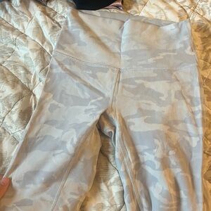 Lululemon white camo size 4 leggings